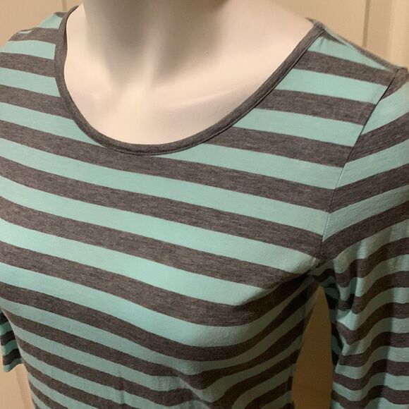 Tommy Bahama relax edition top. Small - Picture 2 of 9